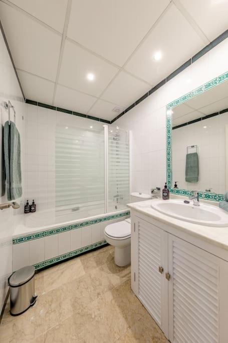 Avanti Hercules Seville Ngoại thất bức ảnh